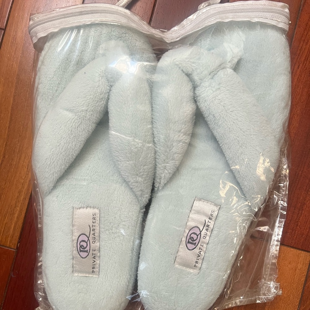 New never used Private Quarters Baby Blue Thong Slippers One Size in packaging